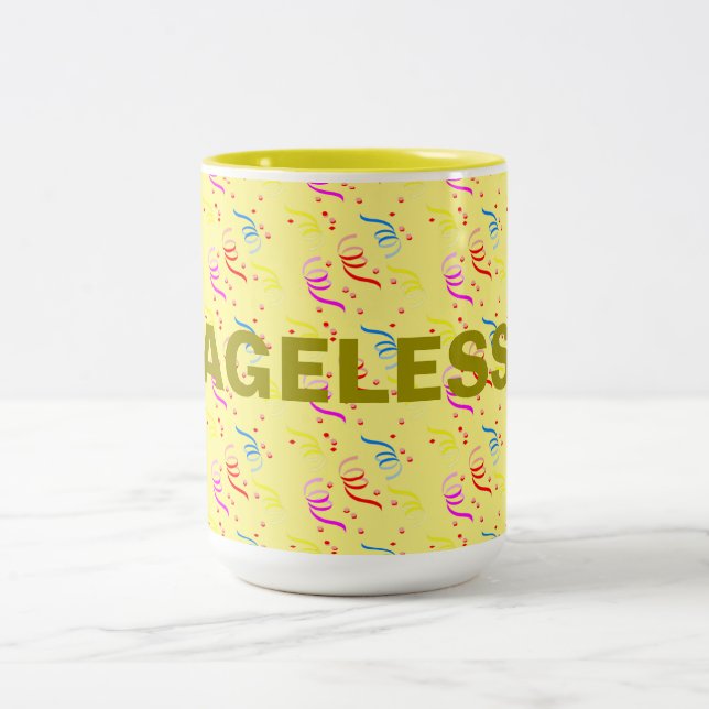 Anniversaire sans âge et confetti Mug à deux tons (Centre)