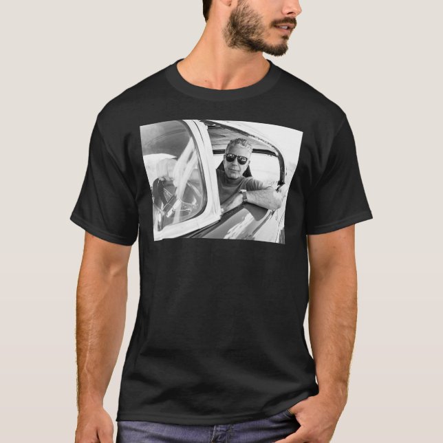 Anthony Bourdain dans sa voiture T-shirt classique (Devant)
