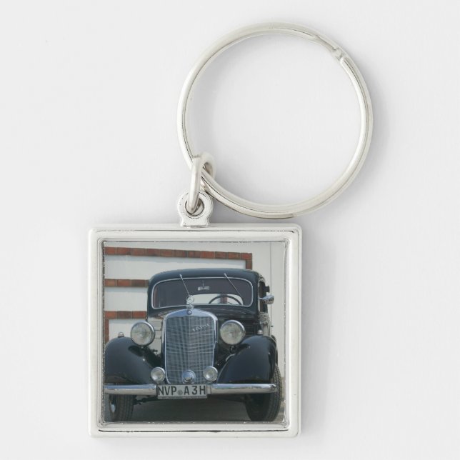 antique mercedes keychain (Front)