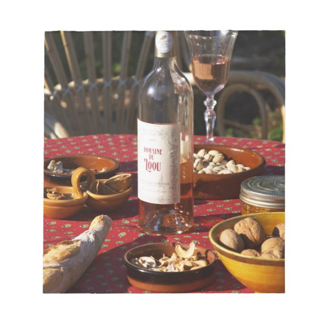 Aperitif and appetizers prepared: bread, olives, notepad (Front)