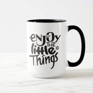 Appréciez la petite tasse de choses