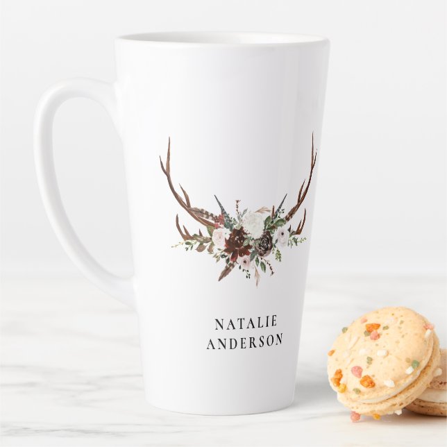 Aquarelle de cerf rustique nom floral latte mug (En situation)