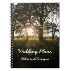 Arbres de silhouette et livre de plans de mariage