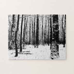 Arbres noirs et blancs dans la neige Jigsaw puzzle