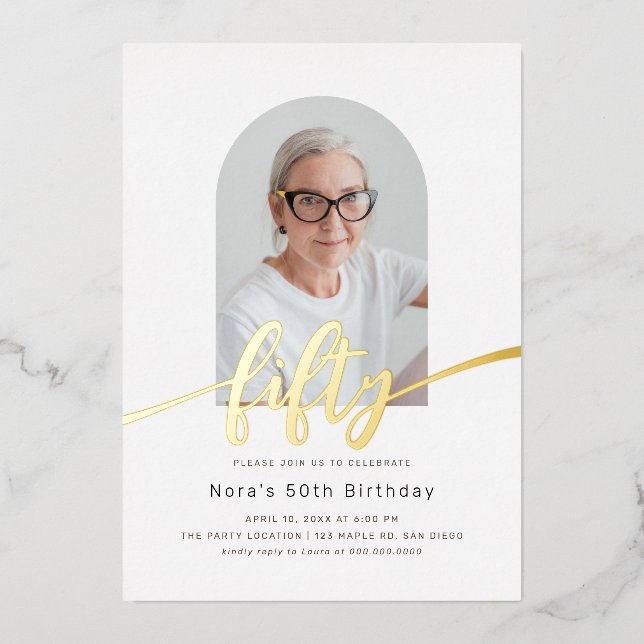 Arc moderne Photo 50th Birthday Foil Invitation (Recto)