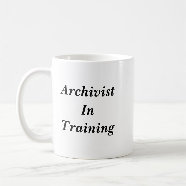 Archiviste dans la tasse de formation (Gauche)