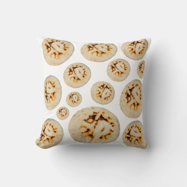 Arepa pattern throw pillow (Front)