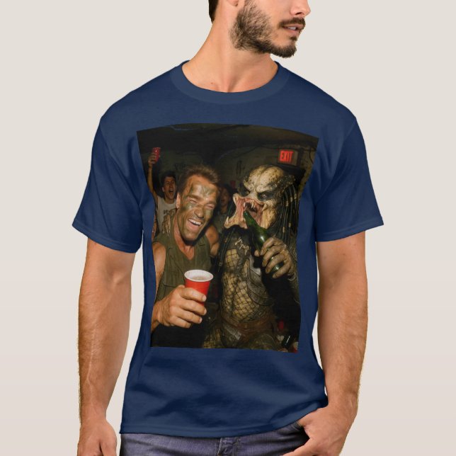 Arnold Schwarzeneggerhe Predator a candid paparazz T-Shirt (Front)