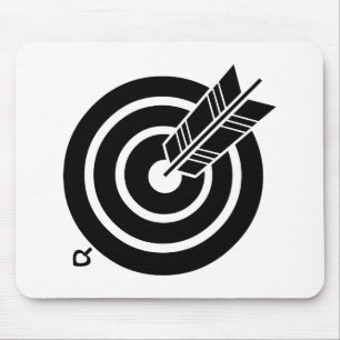 Arrow hit a round target mouse pad