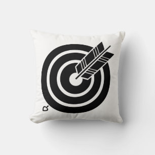 Arrow hit a round target throw pillow