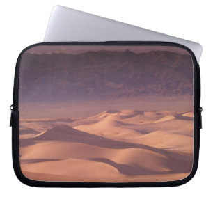 Asia, Mongolia, Gobi Desert, Gobi Gurvansaikhan Laptop Sleeve