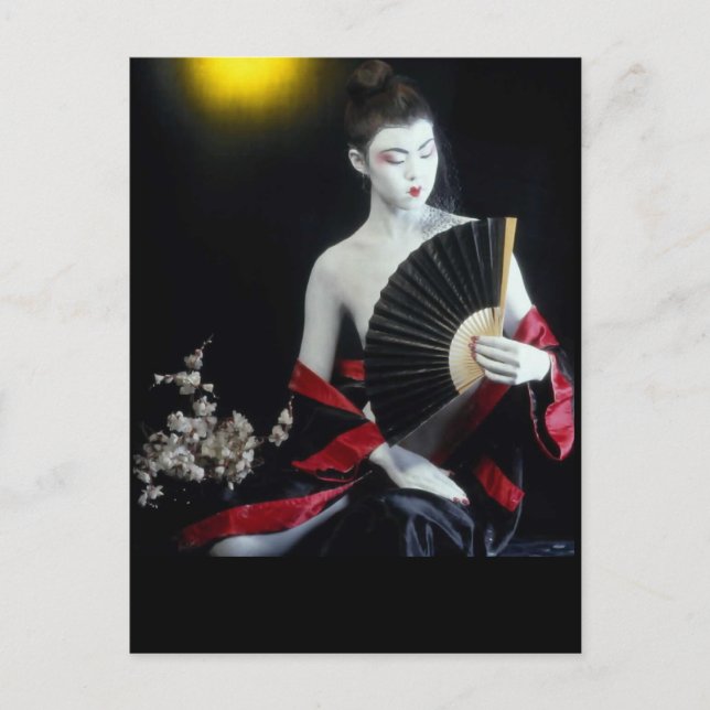 Asian Fashion Girl avec / Fan carte postale Poupée (Devant)