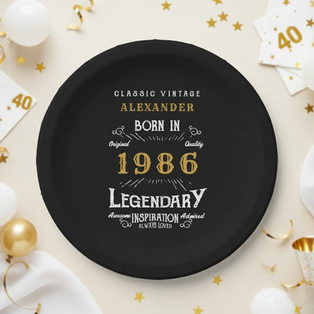 Assiettes En Carton 40th Birthday 1986 Legendary Retro (1986 black paper plate on a white and gold background.)