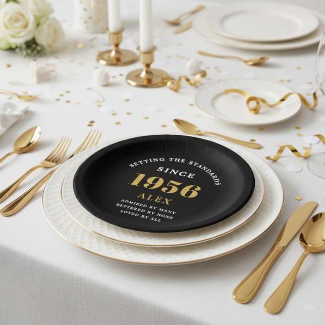 Assiettes En Carton 70th Birthday Name 1956 Black Gold Elegant Chic (1956 birthday paper plate. White and gold table setting background.)