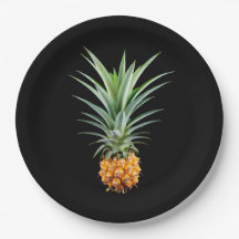 Ananas avec grande coiffure sur arrière - plan noi