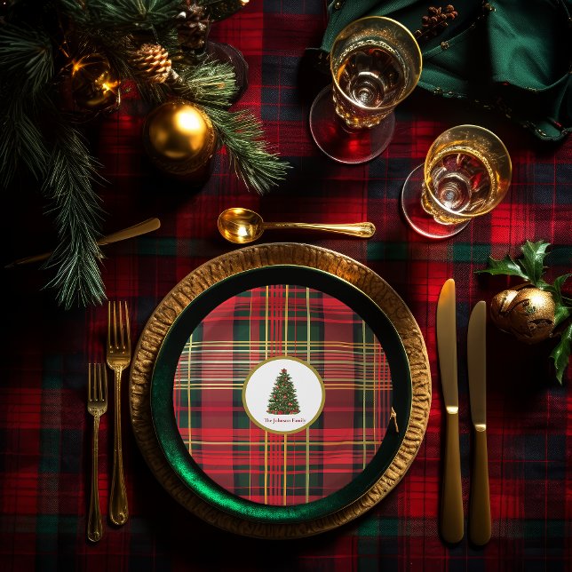 Assiettes En Carton Arbre de Noël classique plaqué rouge et vert (https://www.zazzle.com/classic_plaid_christmas_tree_red_and_green_paper_plates-256089807473661835)