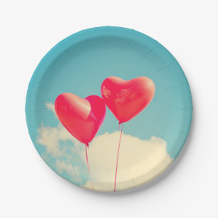 Assiettes En Carton Ballons du Coeur Rouge contre ciel nuageux