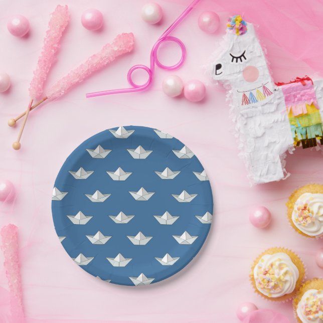 Assiettes En Carton Bateaux Origami Sur Le Motif D'Eau (Fête)
