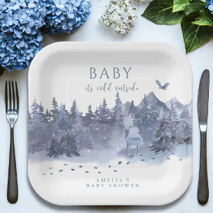 Assiettes En Carton Bébé Il fait froid dehors de la forêt de neige