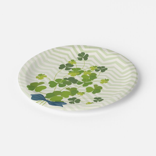 Assiettes En Carton Bouquet de shamrock, le jour de St Patrick (Angle)