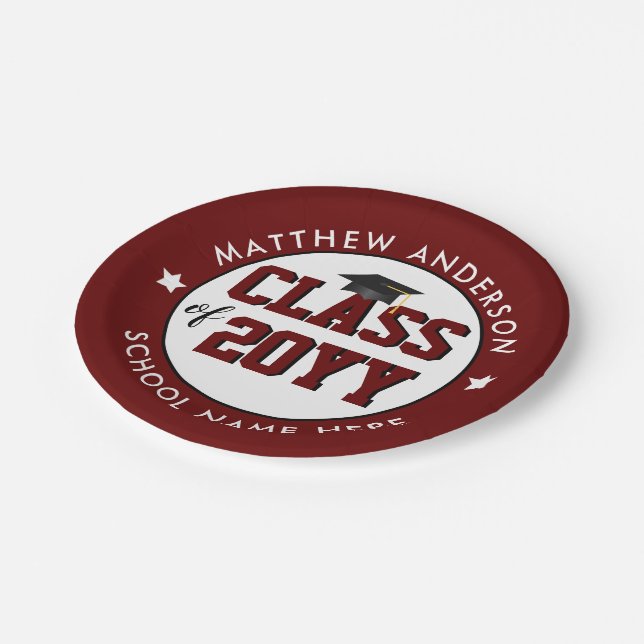 Assiettes En Carton Classe de 2023 Burgundy Red Graduation Party (Angle)