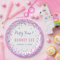 Confetti arrose le décor de fête d'anniversaire po
