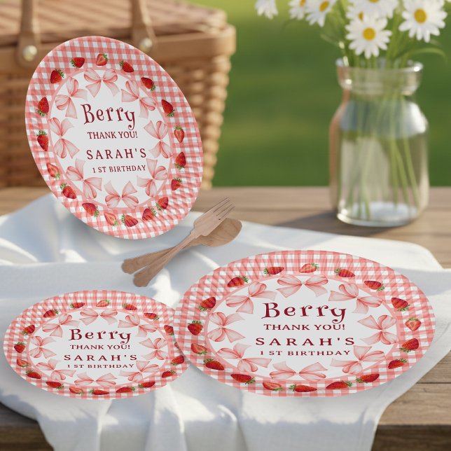Assiettes En Carton Coquette Berry Premier Anniversaire Rouge Gingham (Coquette Berry First Birthday Red Gingham Paper Plates)