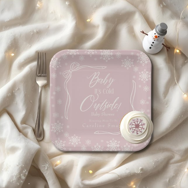 Assiettes En Carton Coquette hiver Pink Baby il fait froid (Winter Coquette Pink Baby it's cold Paper Plates)