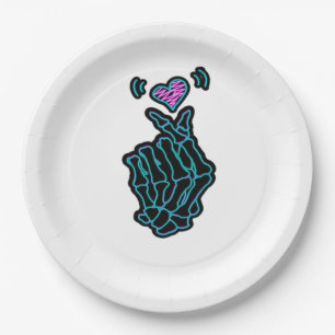 Assiettes En Carton De Belles Mains De Squelette Avec Un Signal Coeur