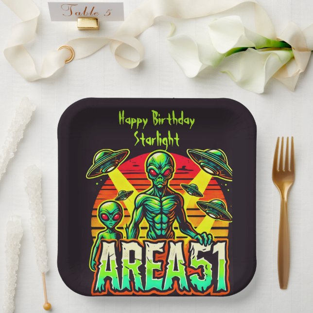 Assiettes En Carton Des figures Aliens émergent près de la zone 51 (Mariage)