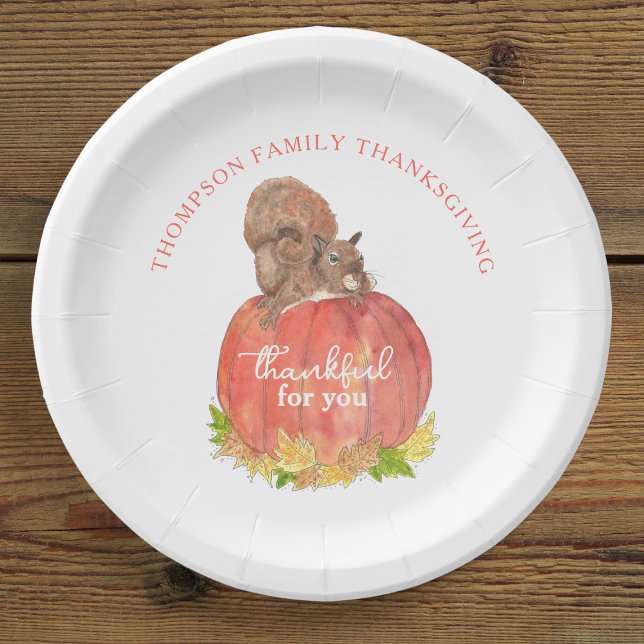 Assiettes En Carton Écureuil avec Dessert de Thanksgiving Citrouille (Cute Squirrel Dessert Plate for Thanksgiving)