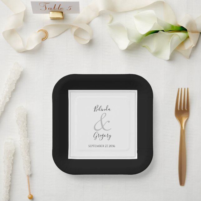 Assiettes En Carton Élégant Monogramme Mariage noir et blanc (Mariage)