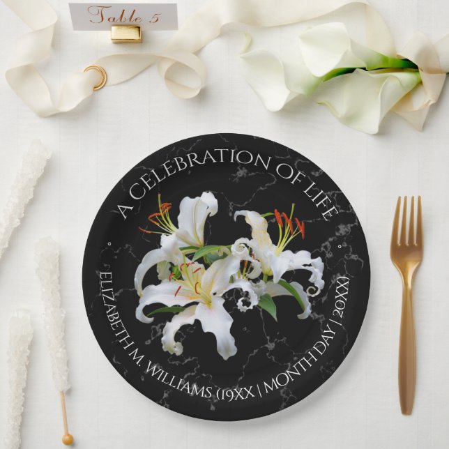 Assiettes En Carton Élégante Lys orientaux blancs Célébration de la vi (Mariage)