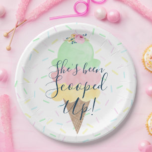 Assiettes En Carton Elle a été récupérée dans des plaques de papier cr