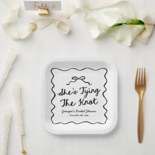 Assiettes En Carton Elle est en train de nouer la Fête des mariées Whi