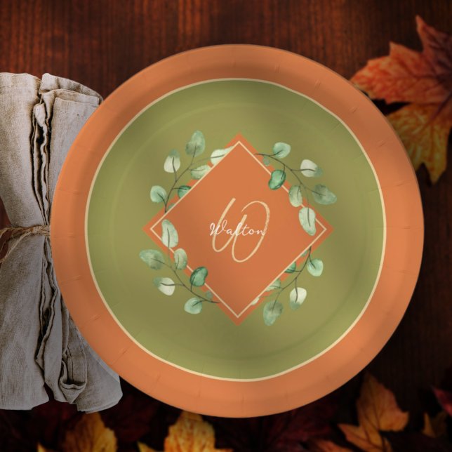 Assiettes En Carton Feuilles automnales orange et vert monogramme (Créateur téléchargé)