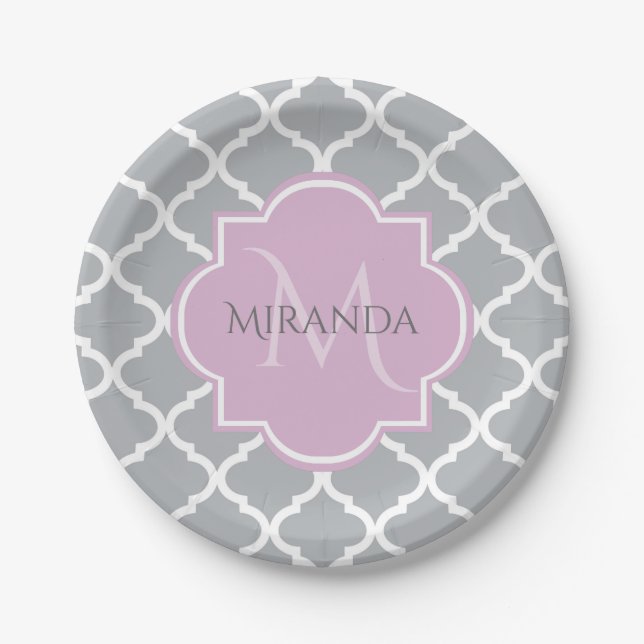 Assiettes En Carton Girl Grey Quatrefoil Lavender Monogramme et nom (Devant)