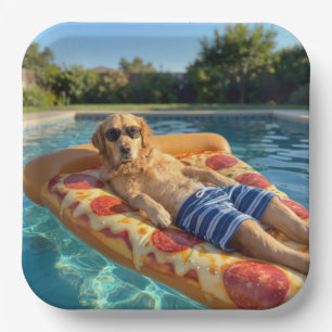 Assiettes En Carton Golden Retriever sur un flotteur de piscine en for