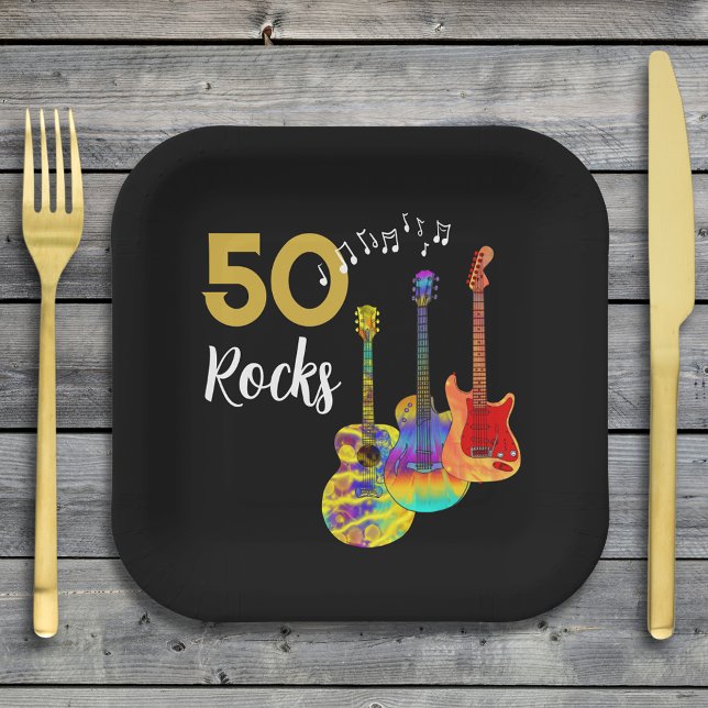 Assiettes En Carton Guitare 50ème anniversaire fête 50 rochers (Rock and roll 50th birthday party square paper plates cool guitars and gold typography on black)