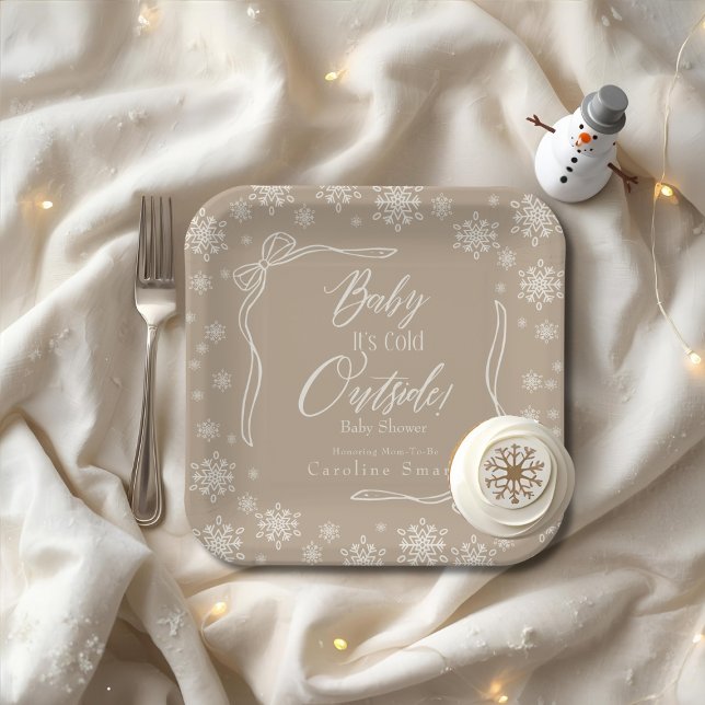Assiettes En Carton Hiver Coquette taupe Bébé il fait froid (Winter Coquette taupe Baby it's cold Paper Plates)