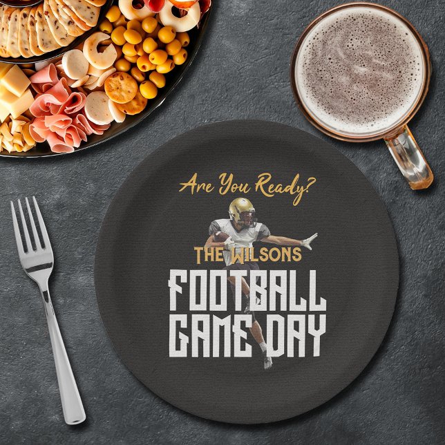 Assiettes En Carton Jeu sur le joueur de football sur le noir (Game On Football Player on Black Paper Plates)