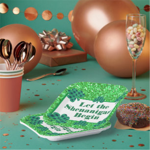 Assiettes En Carton Laissez les Shenanigans commencer le trèfle vert é