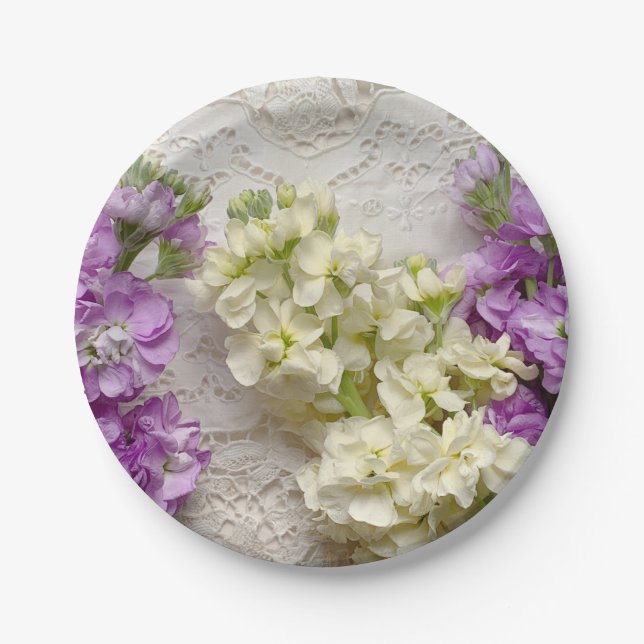 Assiettes En Carton Lilas frais sur dentelle ancienne (Devant)