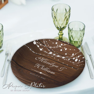 Assiettes En Carton Mariage simple en bois rustique et lampes à cordes