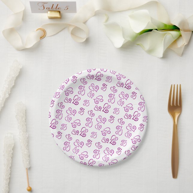 Assiettes En Carton Motif Coeurs roses Liés sur serviettes blanches (Mariage)