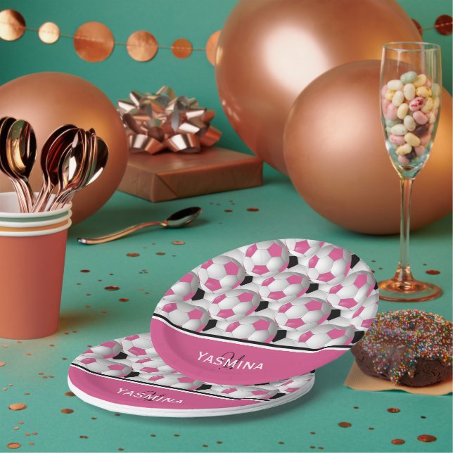 Assiettes En Carton Motif de balle de soccer rose Monogram (Multi)