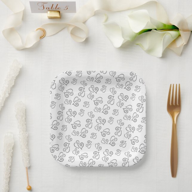 Assiettes En Carton Motif de coeur gris lié sur des serviettes blanche (Mariage)