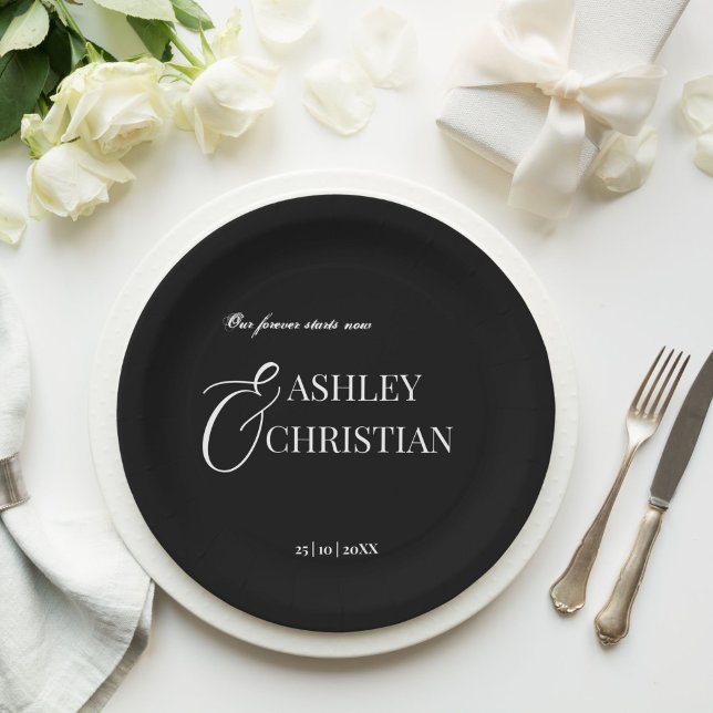 Assiettes En Carton Noir et blanc élégant monogramme simple imprimé (Black and white elegant simple monogram printed paper plates personalized wedding tableware decor)