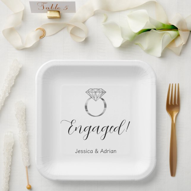Assiettes En Carton Nom personnalisé Partie d'engagement de l'anneau d (Mariage)