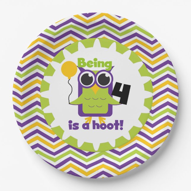 Assiettes En Carton Owl Being 4 est une plaque de papier d'anniversair (Devant)